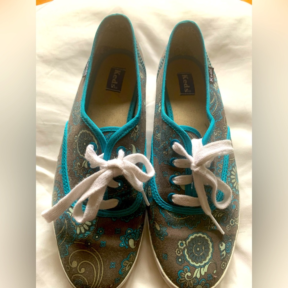 Súper comfy beautiful print shoes